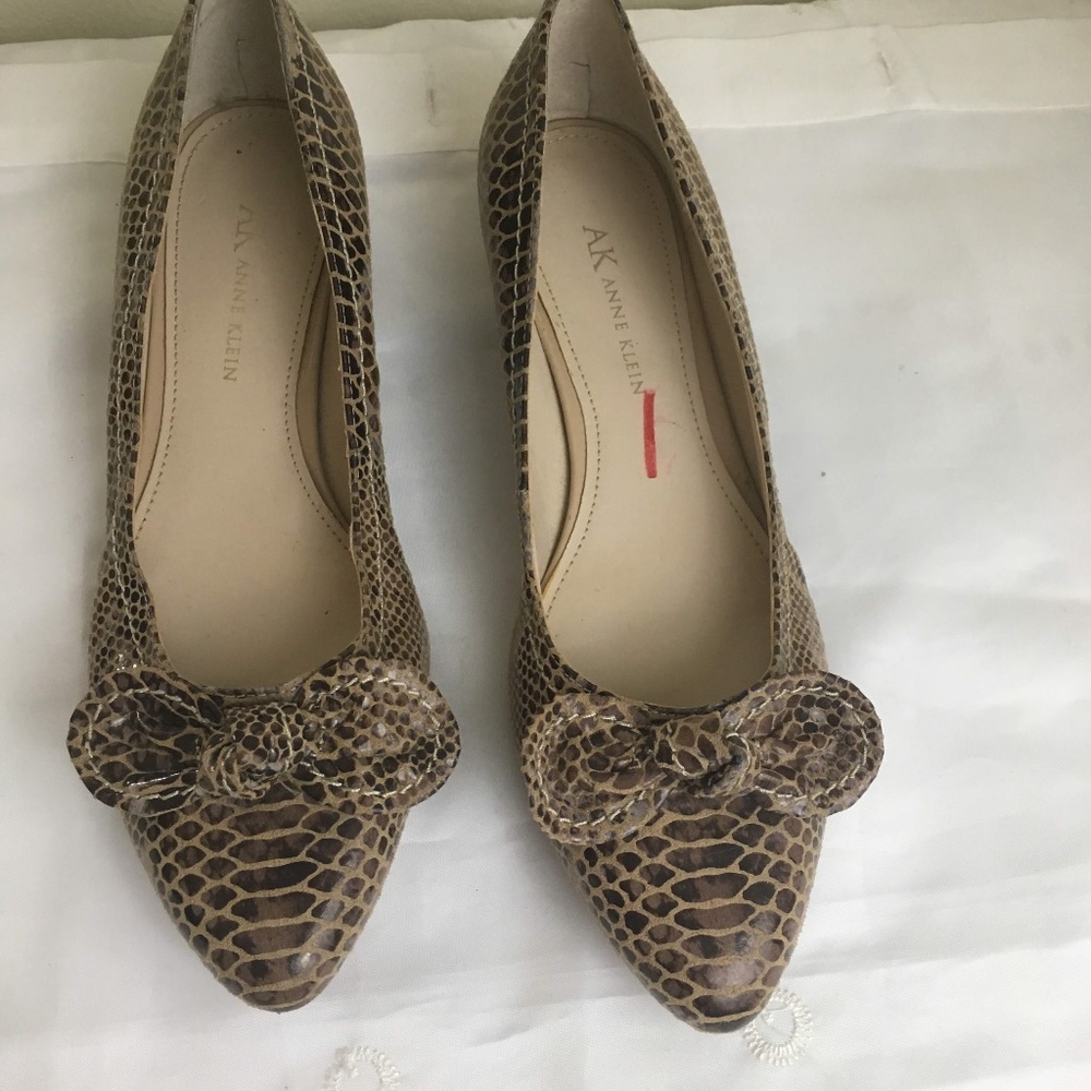 Anne Klein "Akadelie" snake print wedge shoes size